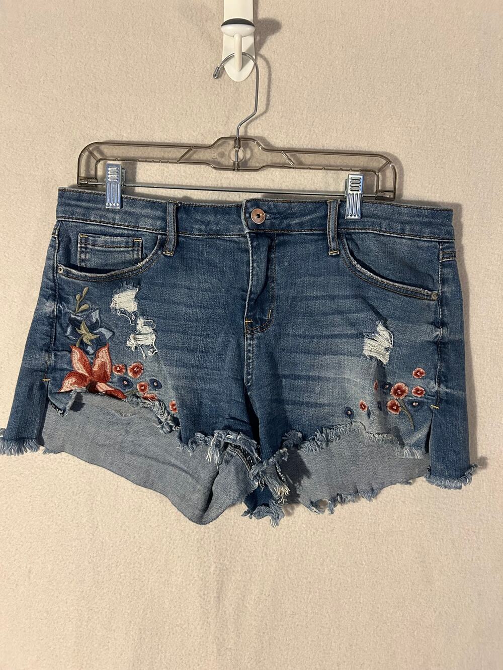 American Rag Embroidered Denim Shorts Floral Boho Summer High Rise Jean Shorts